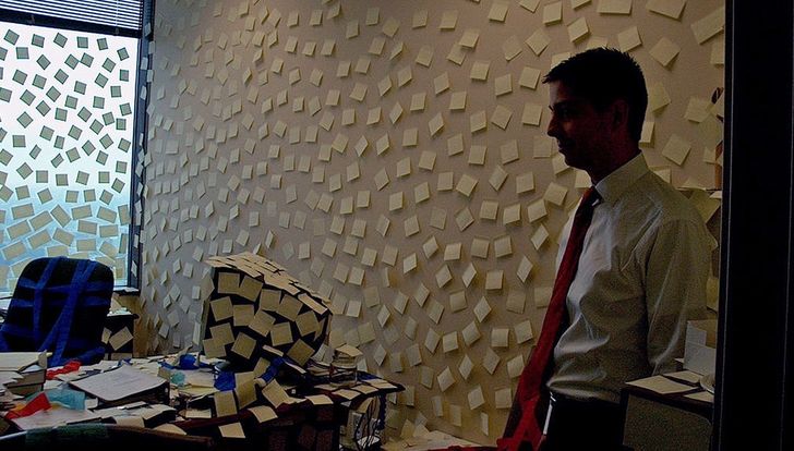 Guyonan Ala Pegawai Kantoran